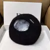 Boina Cuadrada Bordada a Máquina de Lana Hecha a Medida Otoño e Invierno Nuevo Estilo Tejida Cálida Estilo Chanel Versátil Sombrero para Mujer Venta al por Mayor para Otoño e Invierno