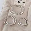 Perfeito para rostos redondos e quadrados~ Brincos de argola com bolinhas escovadas estilo coreano inspired by ins para mulheres, luxo leve com toque de alta qualidade, brincos únicos e bonitos
