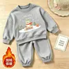 Conjunto infantil com forro de fleece, estilo coreano, outono/inverno, blusa de gola redonda, novo design de desenho animado, moletom e calça legging para bebês, conjunto estiloso de duas peças