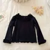 Nova Camiseta Base para Meninas Outono/Inverno 2026 Top Estiloso Infantil com Gola Alta e Babados Roupa de Outono t