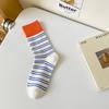 Calcetines de dopamina de primavera y otoño de algodón peinado absorbentes de sudor para mujer, calcetines sin hueso de rayas de colores, calcetines de estilo coreano hasta media pantorrilla.