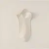 Meias curtas femininas verão macias glutinosas sem costura meias femininas de cano curto anti-odor absorventes de suor respiráveis verão branco meias femininas