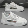 Zapatos de Verano para Hombre 2026 Nuevo Estilo Transpirables Suela Gruesa Versátiles Casuales Zapatos Deportivos Casuales para Hombre Tenis de Moda con Punta Redonda