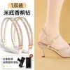 Não requer instalação, estas alças elásticas para sapatos evitam que saltos escorreguem, tornando-as perfeitas para sapatilhas e sandálias femininas. Elas proporcionam um ajuste seguro e evitam que os sapatos caiam.