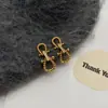 Brincos de Fivela de Ferradura com Zircônia Estilo Europeu e Americano, Luxo Acessível, High-End, Brincos Versáteis, Design de Nicho, Podem Ser Usados Diariamente