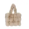Bolsas de Peluche Transfronterizas Otoño e Invierno 2025 Nuevos Bolsos de Mano Moda Versátil Tote Gran Capacidad Bolso de Hombro para Viajes Diarios para Mujeres