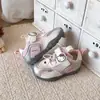 Tenis de Dibujos Animados para Niñas Gato KT, Nueva Colección Otoño, Suela Suave, Antideslizantes, con Cierre de Velcro y Parte Superior de Piel, Zapatos Casuales para Niños