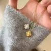 Collar plateado simple y versátil para mujer, nuevo estilo de moda de nicho, diseño de alta gama, accesorio de cadena clásica para la clavícula de lujo ligero