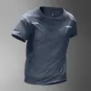 Nova camiseta de seda gelada de secagem rápida para homens, verão fina respirável esportiva de manga curta gola redonda solta casual top roupa de treino