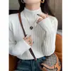 Promoção de liquidação de roupas femininas com desconto da marca: blusa básica de tricô com gola semimédia, suéter interno de manga longa com gola média