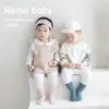 Novas Meias Infantis Outono/Inverno 2026 Agulha Dupla Cor Sólida Sem Costura Meias de Bebê Estilo Coreano Moderno Unissex Meia de Cano Médio de Algodão