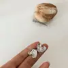Pendientes coreanos estilo Dongdaemun con diseño japonés de corazón pequeño cóncavo-convexo Pendientes minimalistas de tachuela corta Ins para mujer
