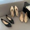 Marca 2025 Nova Moda Bico Fino Sapatilhas Estilo Fada Slip-On para Mulheres com Saias