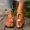 Novas sandálias de dedo femininas de tamanho grande para comércio exterior transfronteiriço para o verão, sandálias casuais de sola plana de nicho para uso ao ar livre
