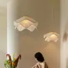 Lámpara de araña de pétalos estilo francés, lámpara de dormitorio, luz principal de sala de estar, estilo cremoso, diseño simple, adecuada para dormitorio principal, habitación infantil y comedor