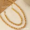Europa e Estados Unidos cadeia de pigmento dourado transfronteiriça corrente de osso de cobra corrente torcida personalidade versátil colar pulseira conjunto de joias