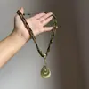 Collar con colgante de gota de agua incrustado de diamantes estilo europeo y americano, cadena para la clavícula de tendencia de moda de alta gama niche, accesorio de lujo ligero único y versátil