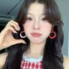 Pendientes de estilo Hong Kong con ondas rojas retro y puntos, con forma de círculo exagerado, con textura de cara cuadrada y estilo Mori.
