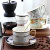 Juego de taza y platillo de café, juego de té de la tarde estilo inglés, juego de taza, platillo y cuchara de porcelana de hueso, cerámica, lujo ligero