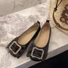 Sapatos de fecho de broca, bico raso, feijão, laço, novos sapatos baixos femininos, estilo francês de verão, sola macia, 2026, confortáveis, versáteis, de tecido