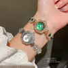 Reloj Redondo Geométrico Incrustado de Diamantes con Pulsera Desplegable, Pulsera de Moda y Versátil, Pulsera Exquisita de Lujo Ligero y de Gama Alta