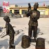 Figuras de cobre imitação de fibra de vidro, escultura popular, crianças brincando com molho de soja e comprando vinho, esboço de escultura, produtos para decoração de porta de loja