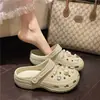 Zuecos Coreanos Gruesos con Perlas y Pedrería para Mujer 2026 Verano Playa Zapatillas Slip-On con Tacto Suave y Punta Cerrada
