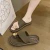 Novas sandálias e chinelos femininos Outwear Fashion 2024 verão All-match Flat Niche Casual Beach Shoes Mulheres