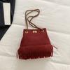 Bolso de Hombro con Cadena de Borlas de Textura de Alta Gama Bolso Cruzado Nuevo Versátil para Mujer Bolso de Viaje Bolso Cubo Simple de Moda