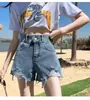 Shorts de Mezclilla Desgastados de Color Claro para Mujer Verano 2025 Nuevo Dopamine Wear Cintura Alta Sueltos Adelgazantes Pantalones Cortos Calientes para Chicas Calientes