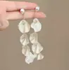 Brincos de Borla com Pétalas em Tecido Super Delicado Estilo Coreano para Mulheres, Brincos Únicos e Bonitos, Versáteis Brincos Longos Estilo Resort na Praia