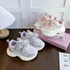 Zapatillas deportivas transpirables para niños, nuevo modelo primavera 2026, zapatillas de running para exteriores para niños y niñas, versátiles zapatillas de papá para el día a día