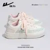 Tenis de suela gruesa para mujer Huili WXY-R567Z, nuevo estilo 2026, zapatos casuales de retazos a cuadros, tenis blancos de nicho