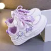 Tênis Feminino Primavera e Outono 2026 Novos Sapatos Estilosos para Crianças Maiores, Tênis Esportivo Infantil Casual de Cano Baixo com Solado Macio