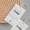 Etiquetas de ropa de alta gama hechas a medida para hombre y mujer, etiquetas con logo personalizado, etiquetas colgantes para ropa de cinta gruesa de marca de moda moderna, personalización