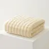 Toalha de coral fleece cor de macaron para mulheres, absorvente e de secagem rápida, adequada para dormitórios estudantis e uso doméstico, espessa e não solta fiapos, toalha de rosto