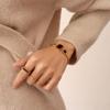 Pulsera Francesa Transfronteriza de E-Commerce Concha Negra Cordón Elástico Suave Ajustable Triángulo Cuadrado Lujo Ligero Acero Titanio Venta al por Mayor Joyería para Mujer