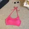 Top halter de cor sólida, sexy, com alças, apresentando um lindo design nas costas, bojo embutido, tecido respirável, estilo versátil, perfeito para um look moderno, pode ser usado como cropped ou sobre outras roupas