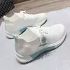 Nuevas zapatillas de deporte tejidas voladoras de primavera y verano para mujer, zapatillas para correr de moda para todo tipo de ocasiones, de malla transpirable, informales, para estudiantes femeninas