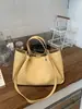 Bolsa de Ombro Único com Padrão Trançado para Mulheres 2026 Nova Moda Versátil para o Dia a Dia Bolsa de Mão Tote Textura de Alta Qualidade Fashion Versátil