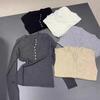 Camiseta Simples e Versátil de Manga Longa com Decote em V de Botão Único para Mulheres, Estilo Fino para Outono e Inverno, Corte Justo, Top com Design Único