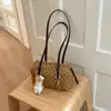 Nova bolsa bowling de bolinhas outono/inverno 2026, bolsa tote estilosa e moderna, bolsa de ombro e bolsa de axila para trabalho e deslocamento