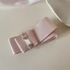 Grampo de Cabelo com Laço de Cetim Doce Estilo Coreano e Strass, Requintado e de Nicho, com um Toque de Luxo, Acessório Suave para a Parte de Trás da Cabeça para Mulheres