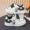 Zapatillas Deportivas Nuevas de Primavera 2026 para Niños y Niñas, Zapatos Deportivos para Exteriores, Ligeras para Niños Mayores y Estudiantes, con Ranuras para Tarjetas y Velcro, Modernas
