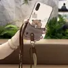 Adequado para Capa de Celular Samsung Lanyard de Duas Cores Concha Macia de Silicone Bolsa de Ombro Desenho Animado Jovem Criativo À Prova de Poeira Resfriamento Versão Q