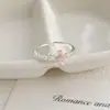 Serie Rosa Elegante y a la Moda Diseño de Flor con Goteo de Aceite Rosa y Blanco, Fresco y Suave, Dulce y Versátil Anillo Abierto de Zirconia Perla