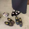 Sapatos Mary Jane femininos com aumento interno de altura, scarpins rasos retro franceses de bolinhas 2026, novo estilo com design cruzado