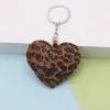 Chaveiro de Couro Sintético com Estampa de Leopardo e Coração para Casal Europeu e Americano Novo, Pingente de Coração de Pêssego para Carro, Pingente para Bolsa, Acessórios, Venda por Atacado