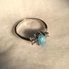 Anillo de diamantes con incrustaciones de circonita roja ovalada, estilo clásico y popular entre los amantes de la moda de Wecheng.