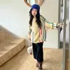 Suéter infantil para primavera e outono 2026, novo estilo, suéter de franjas colorblock arco-íris, moderno e doce, para crianças mais velhas